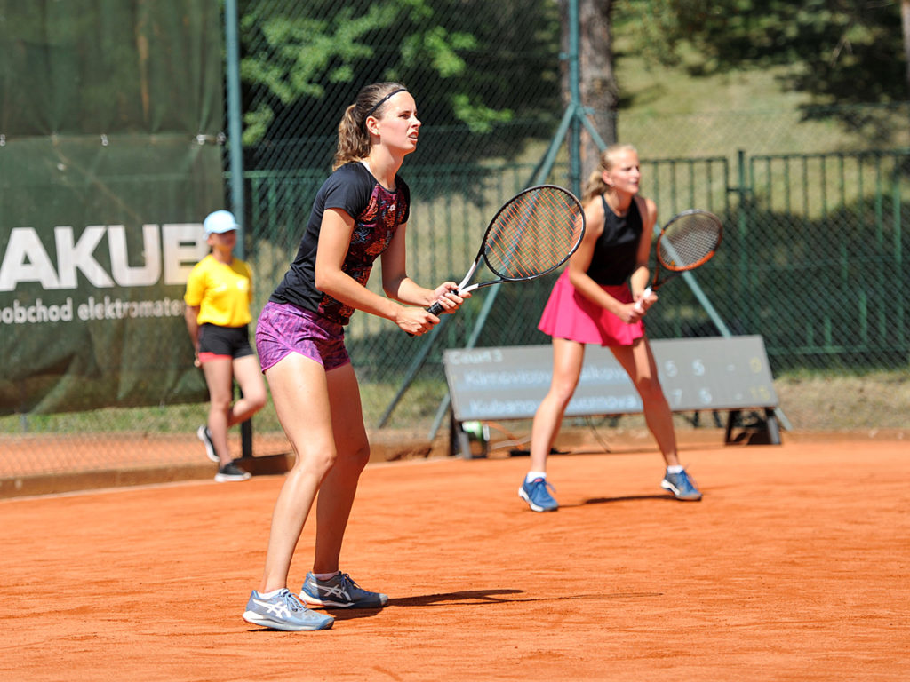 Aneta Kladivová, Karolína Kubáňová